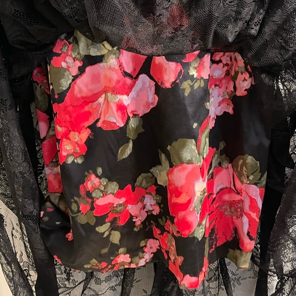 Lace Black and Floral Party dress - Picture 5 of 7